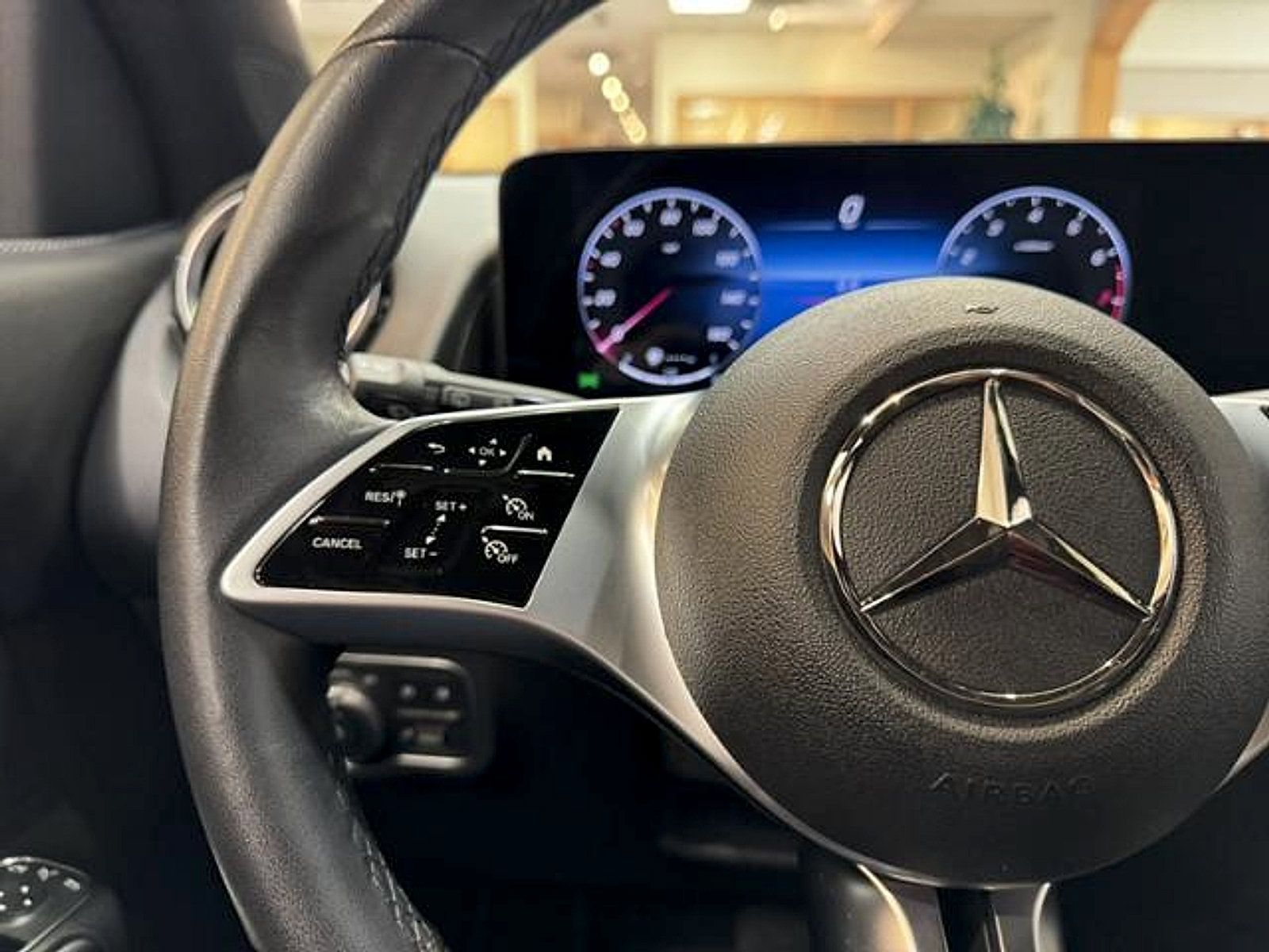 Used 2025 Mercedes-Benz GLB 250 image 16