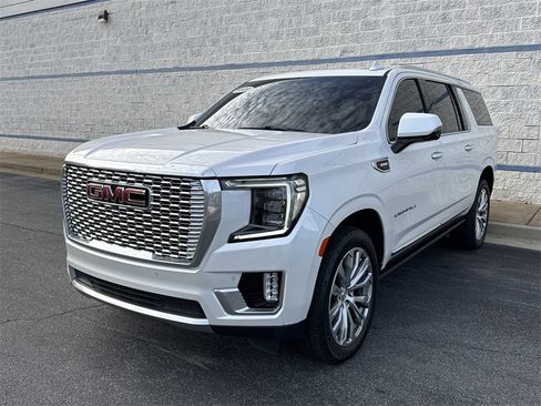 Used 2022 GMC Yukon XL Denali image 3