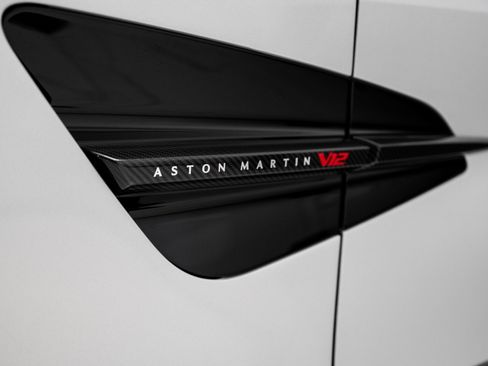 Used 2025 Aston Martin Vanquish image 45
