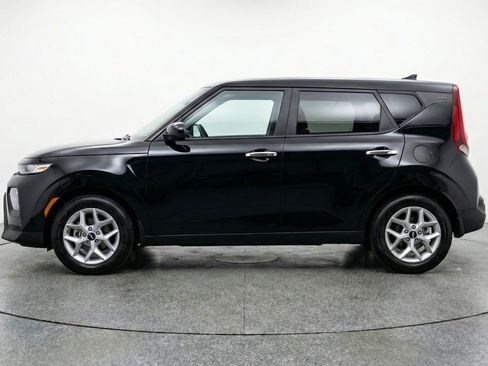 Used 2025 Kia Soul LX w/ LX Technology Package image 5