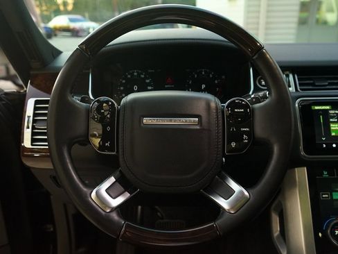 Used 2020 Land Rover Range Rover Long Wheelbase HSE image 12