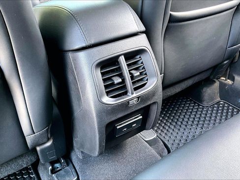 Used 2020 Jeep Cherokee Latitude Plus AWD/4WD image 32