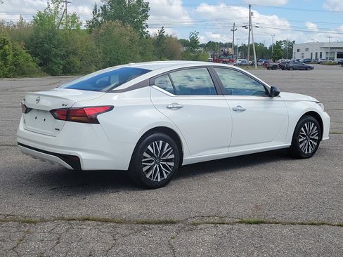 Used 2024 Nissan Altima 2.5 SV AWD/4WD image 5
