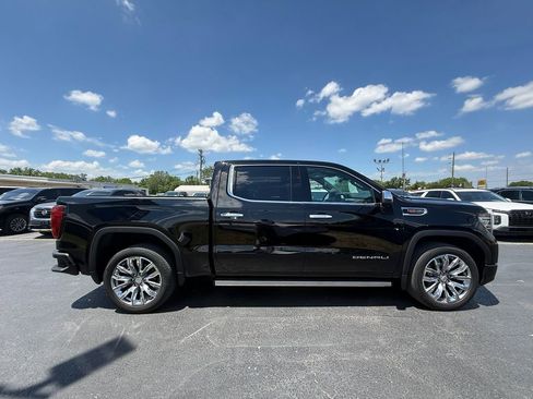 Used 2022 GMC Sierra 1500 Denali w/ Denali Reserve Package AWD/4WD image 2