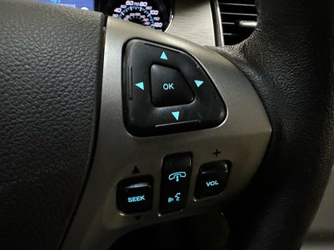 Used 2018 Ford Taurus SEL image 36