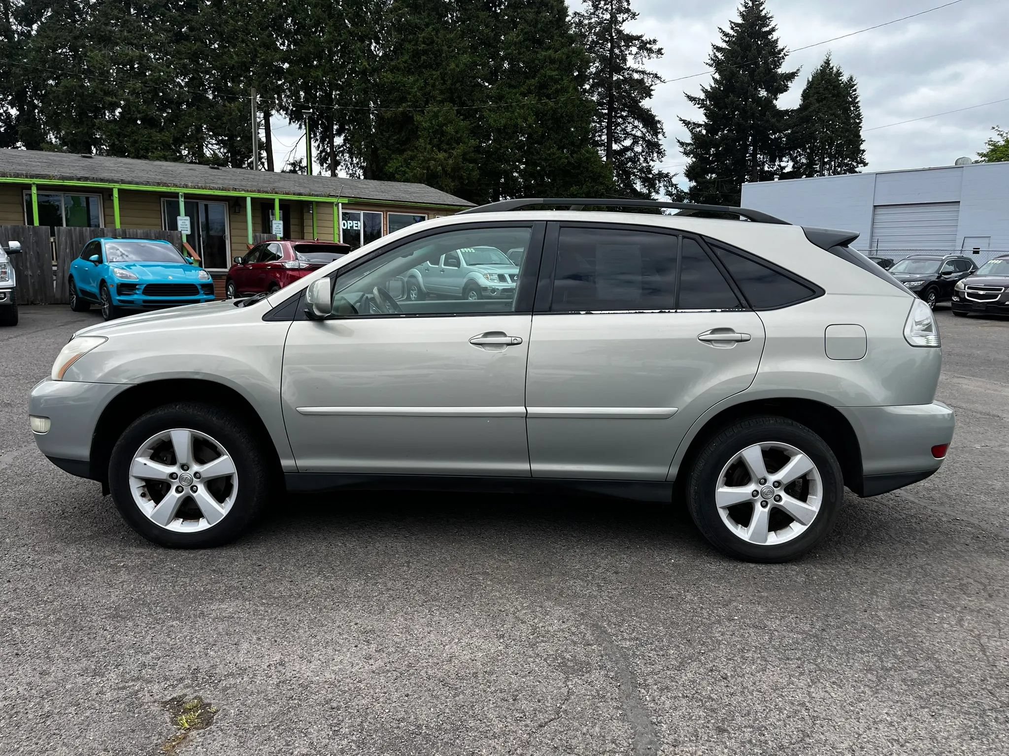 Used 2005 Lexus RX 330 w/ Premium Plus Pkg FWD image 6