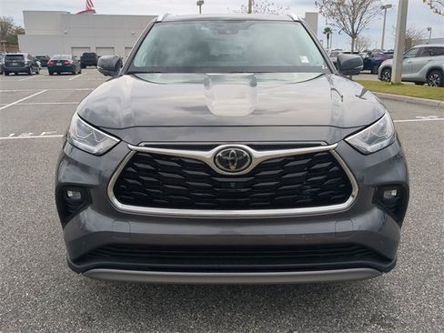 Used 2024 Toyota Highlander Platinum image 9