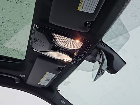 Used 2023 BMW 330i Sedan w/ Driving Assistance Package image 17