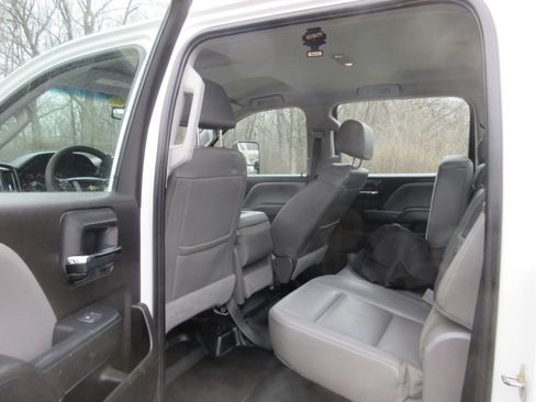 Used 2018 Chevrolet Silverado 2500 W/T w/ Snow Plow Prep Package image 31