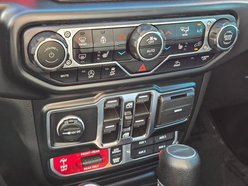 Used 2022 Jeep Gladiator Rubicon w/ Cold Weather Group image 22