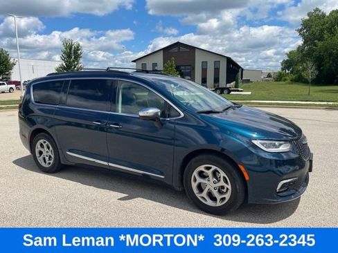 Used 2023 Chrysler Pacifica Limited FWD image 1