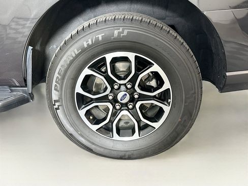 Used 2024 Ford Expedition XLT image 11