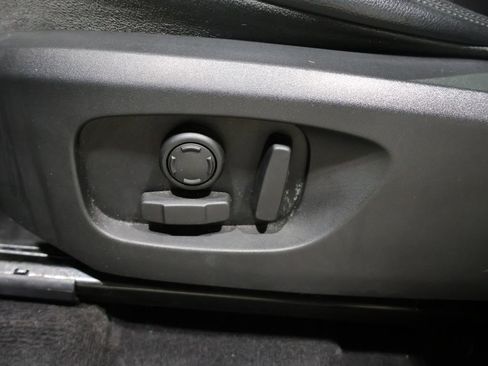 Used 2017 Land Rover Discovery Sport HSE image 11