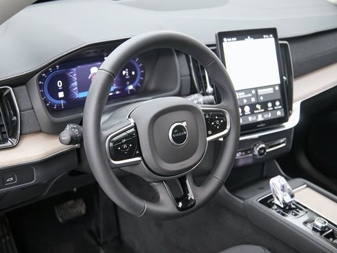 Used 2025 Volvo XC90 B6 Core w/ Protection Package image 13