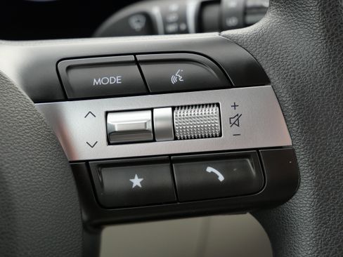 Certified 2025 Hyundai Tucson SE image 30