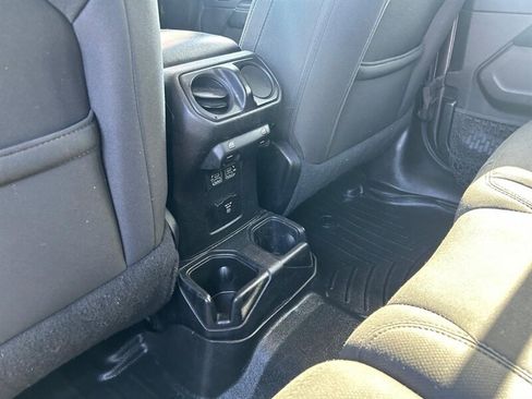 Used 2019 Jeep Wrangler Unlimited Sahara w/ Uconnect 4C Nav & Sound Group AWD/4WD image 11