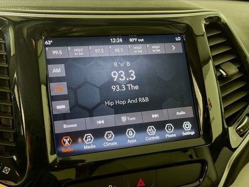 Used 2019 Jeep Cherokee Limited image 17