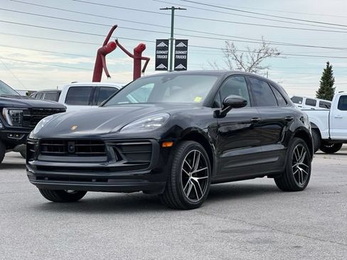 Used 2023 Porsche Macan Turbo AWD/4WD image 3