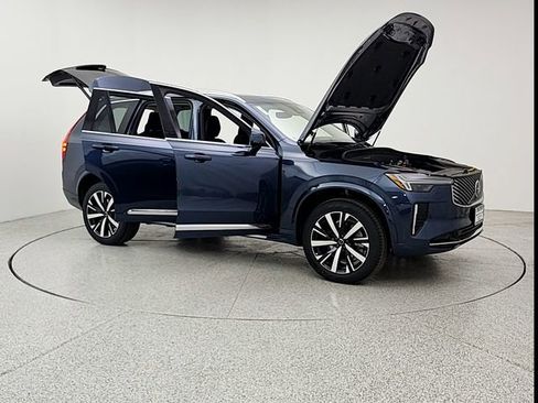 New 2026 Volvo XC90 B5 Core image 10