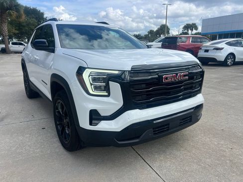 Used 2026 GMC Terrain Elevation w/ Elevation Premium Package FWD image 9