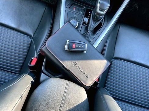 Used 2020 Toyota RAV4 XSE w/ XSE Grade Weather Package image 33