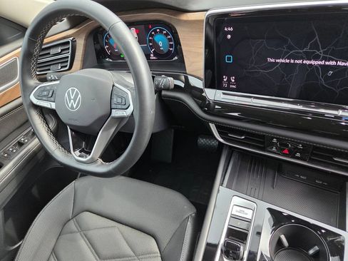 Used 2025 Volkswagen Atlas SE AWD/4WD image 32