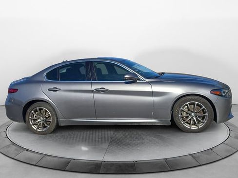 Used 2018 Alfa Romeo Giulia AWD image 6