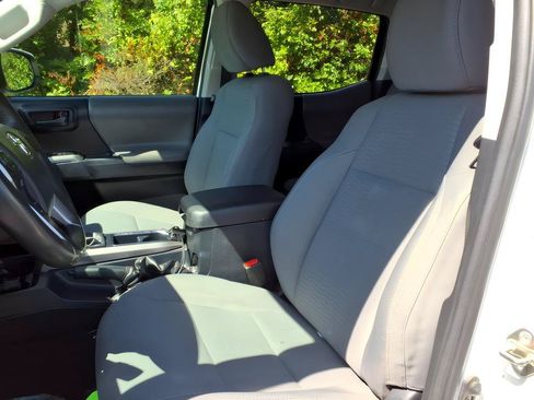 Used 2019 Toyota Tacoma SR5 AWD/4WD image 15