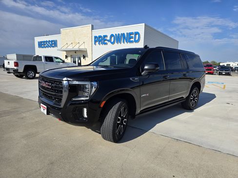 Used 2024 GMC Yukon XL AT4 w/ AT4 Premium Package image 7