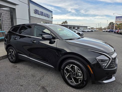 Used 2024 Kia Sportage LX image 3