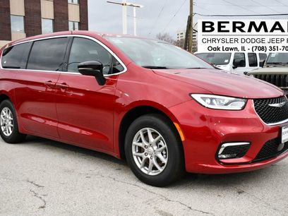 New 2026 Chrysler Pacifica Select