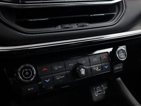 Used 2022 Jeep Compass Trailhawk w/ Trailhawk Elite Group image 21