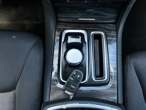 Used 2019 Chrysler 300 Touring RWD image 16