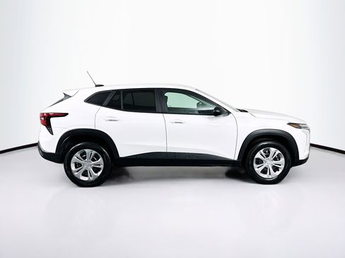 Used 2025 Chevrolet Trax LS image 10