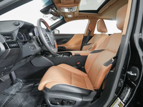 Certified 2024 Lexus ES 300h w/ Technology Package FWD image 9
