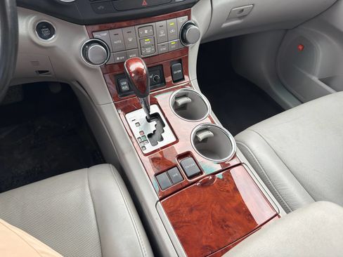Used 2012 Toyota Highlander Limited FWD image 18