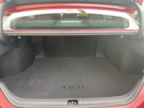 Used 2018 Toyota Camry LE image 14