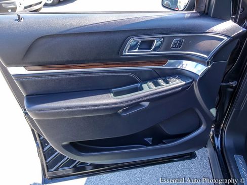 Used 2018 Ford Explorer Limited image 22