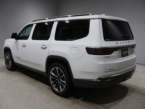 Used 2022 Jeep Wagoneer Series III w/ Premium Group I image 4