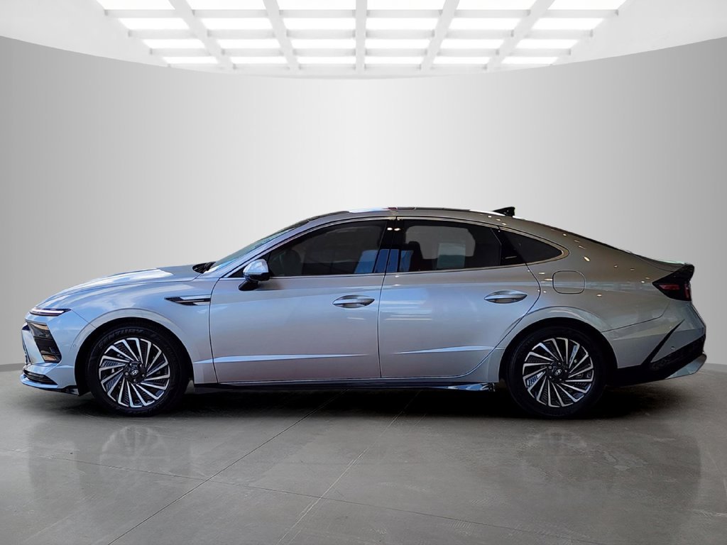 Used 2025 Hyundai Sonata Limited FWD image 8