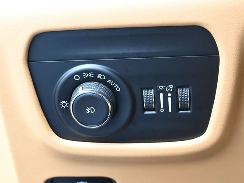 Used 2025 Jeep Grand Cherokee L Summit AWD/4WD image 17