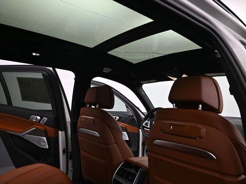 Used 2025 BMW X7 M60i AWD/4WD image 24