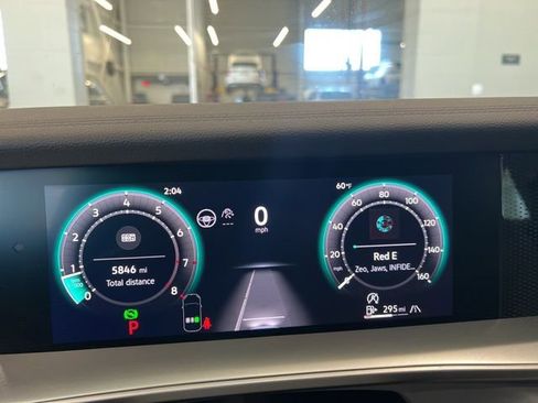 Certified 2025 Volkswagen Tiguan SE AWD/4WD image 30