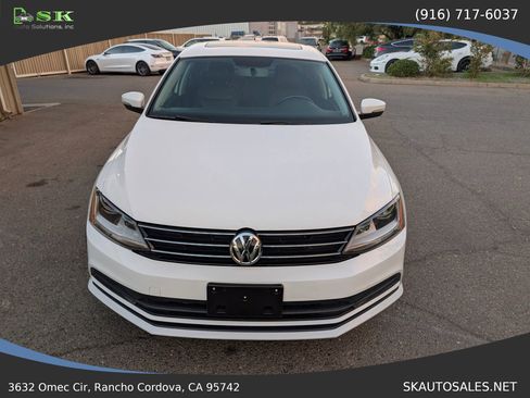 Used 2017 Volkswagen Jetta SE image 3