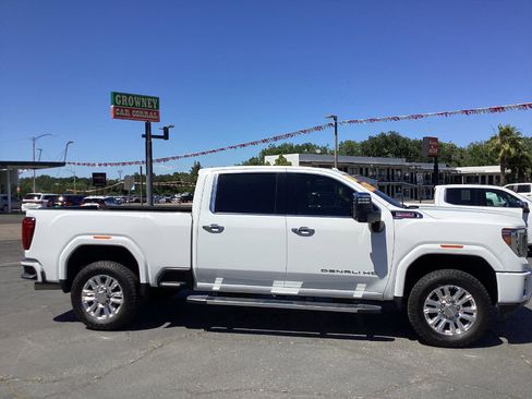 Used 2020 GMC Sierra 2500 Denali w/ Denali Ultimate Package AWD/4WD image 2