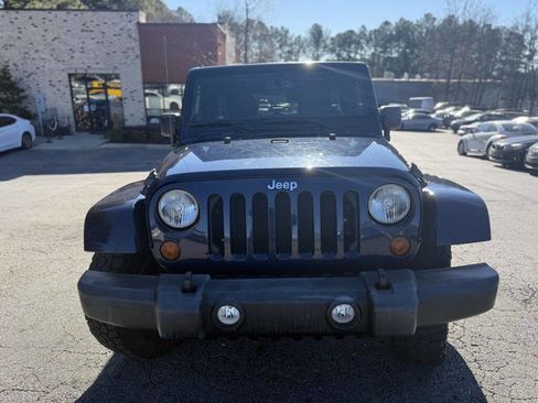 Used 2013 Jeep Wrangler Unlimited Sahara image 2