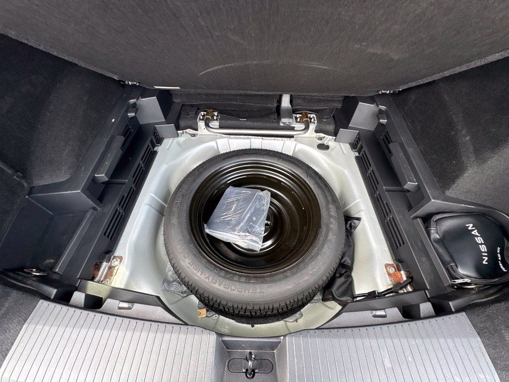 Used 2024 Nissan Rogue S FWD image 9
