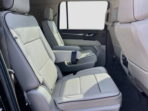 Used 2024 GMC Yukon XL Denali AWD/4WD image 31