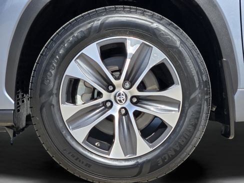 Used 2023 Toyota Highlander XLE FWD image 40