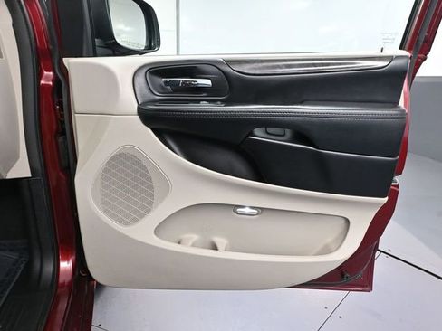 Used 2020 Dodge Grand Caravan SE w/ UConnect Hands-Free Group FWD image 38